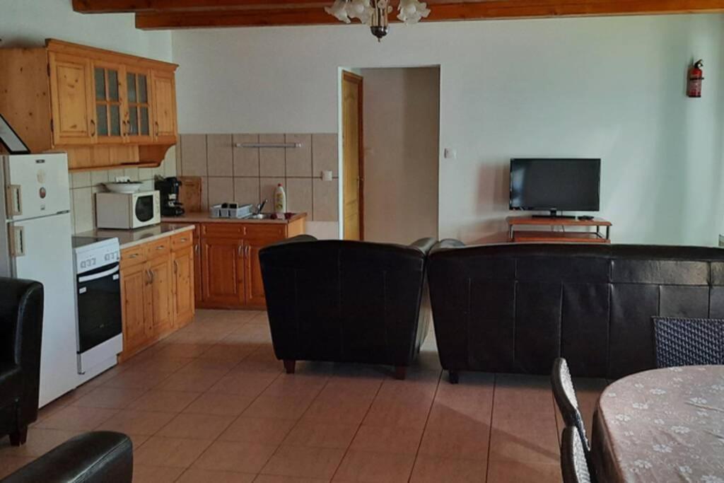 Andrea Nyaralohaz Villa Kovagoors Bagian luar foto