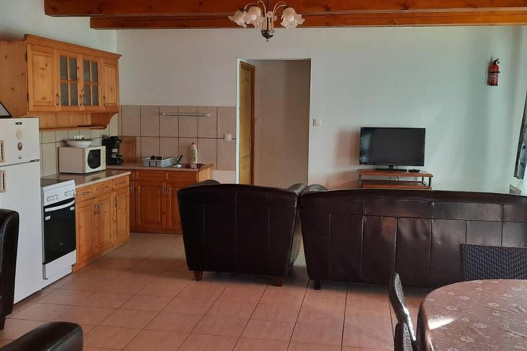 Andrea Nyaralohaz Villa Kovagoors Bagian luar foto